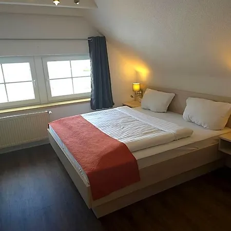 Up'n Diek Hotel 3*