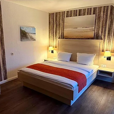 Up'n Diek Hotel 3*